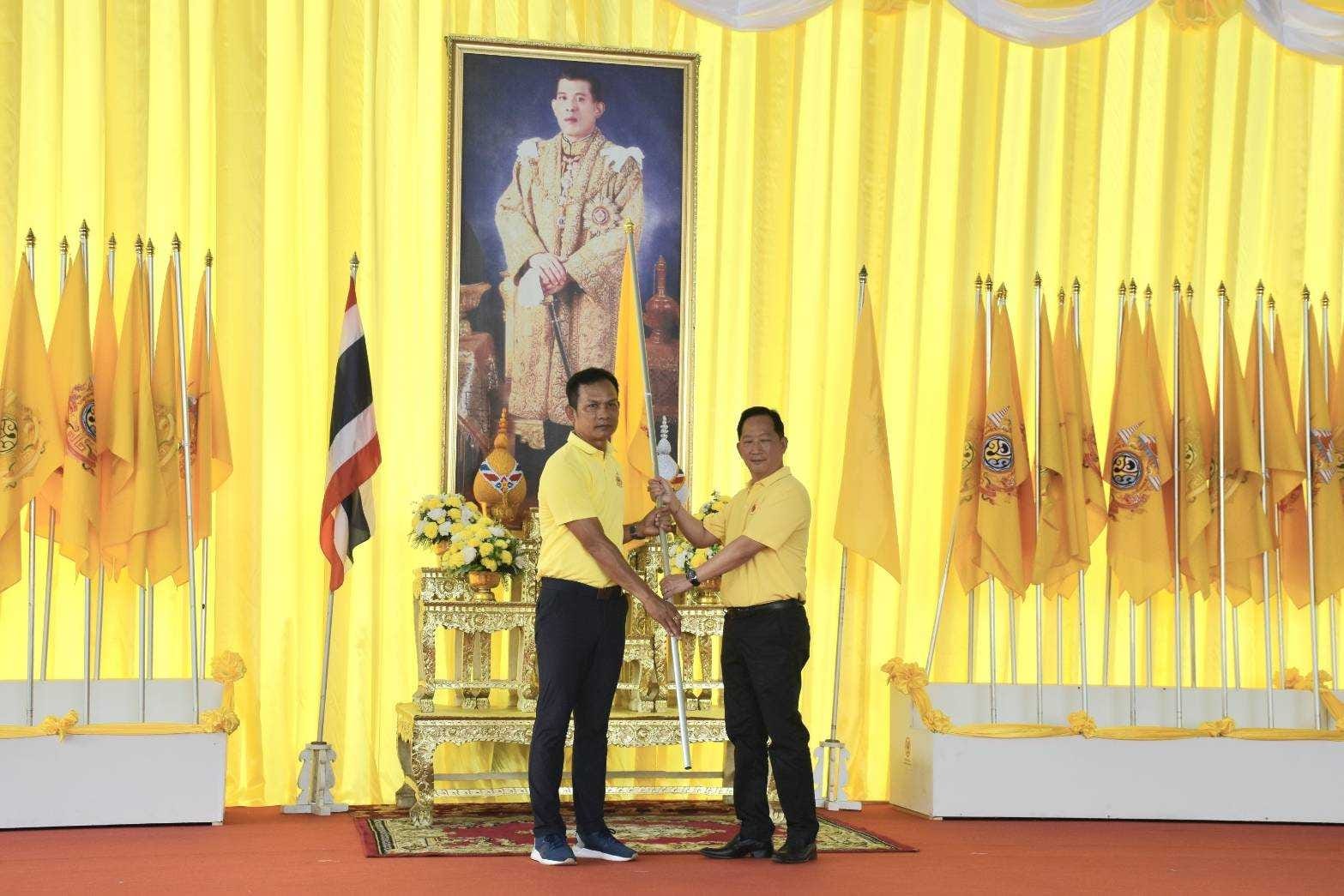 title - กิจกรรมส่งมอบธงตราสัญลักษณ์งานเฉลิมพระเกียรติพระบาทสมเด็จพระเจ้าอยู่หัว เนื่องในโอกาสพระราชพิธีมหามงคลเฉลิมพระชนมพรรษา 6 รอบ 28 กรกฎาคม 2567